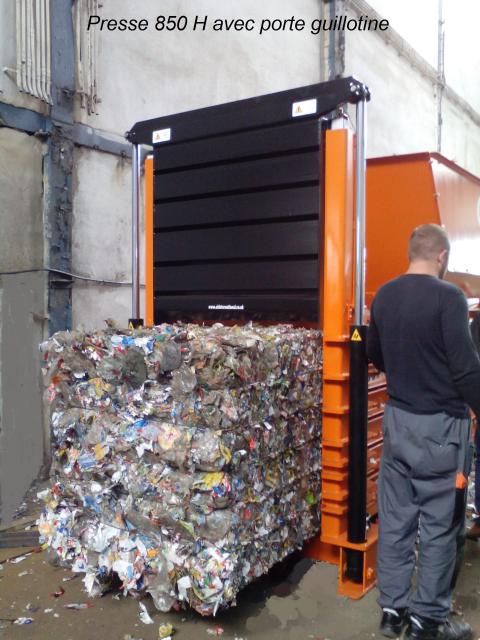 Presse 850 H avec porte guillotine